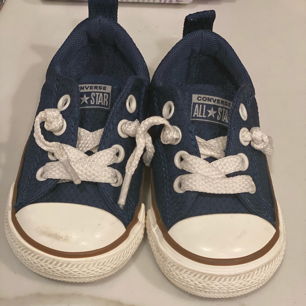 All star converse shoes. Navy. Sz US 4.